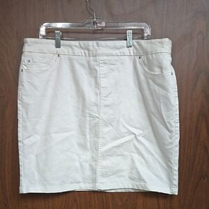 S.C. & CO. Size 16 White Denim Knee Length Skirt